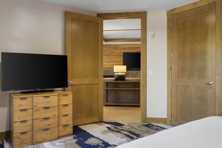 Room 33 of 59