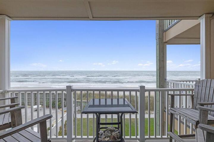 Gorgeous views Oceanfront, Pool,The Driftwood!