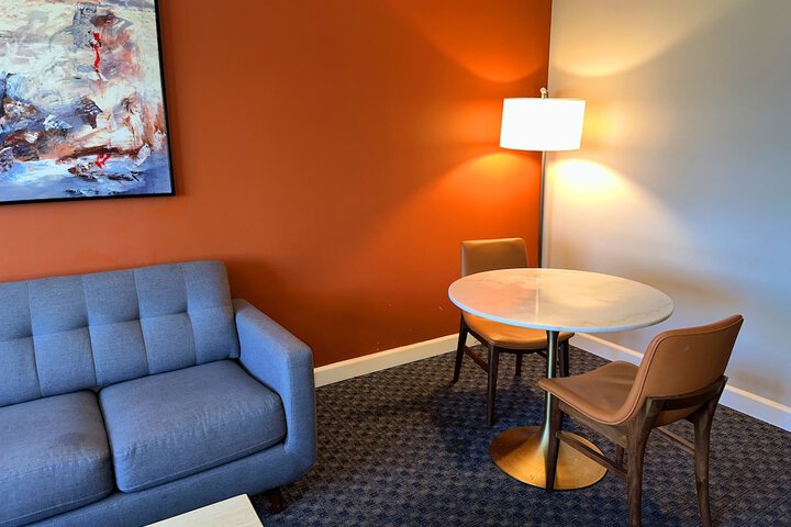 Room 43 of 168