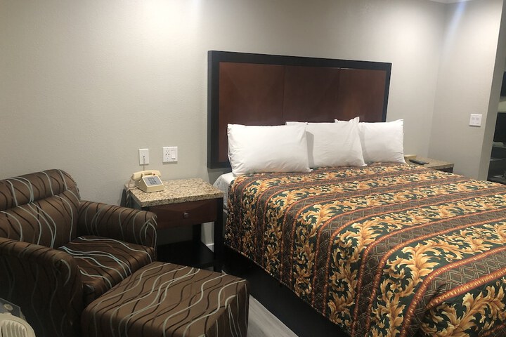 Room 14 of 34