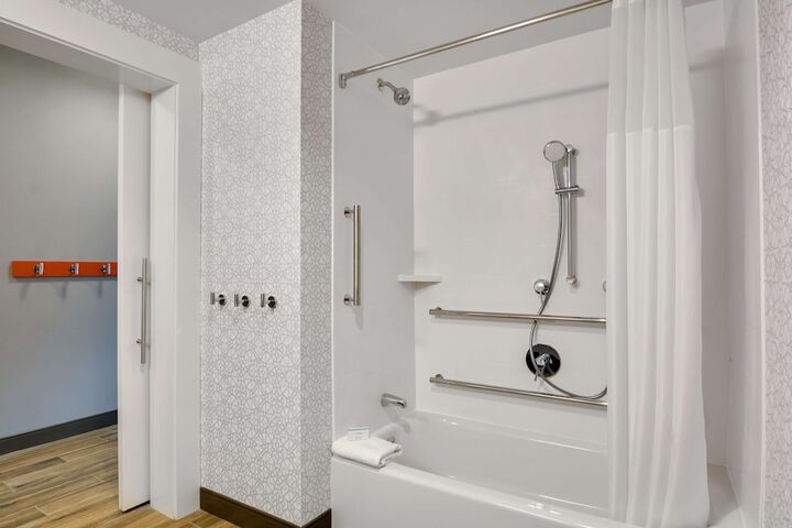 Room 32 of 45