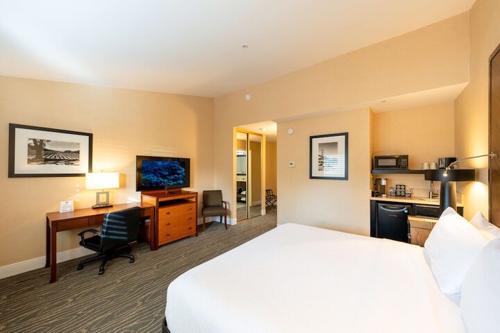 Room 51 of 66