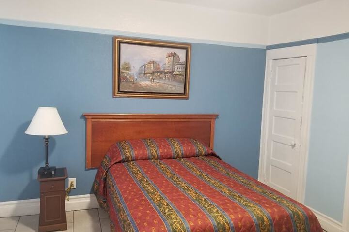 Room 33 of 43