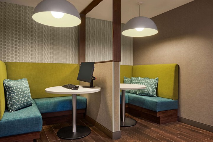 Business Center 43 of 44