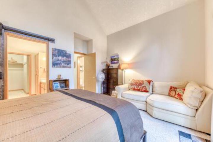 Clarks Mountain Condo