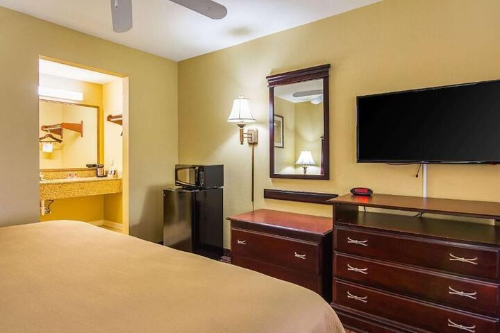 Bryant Inn & Suites