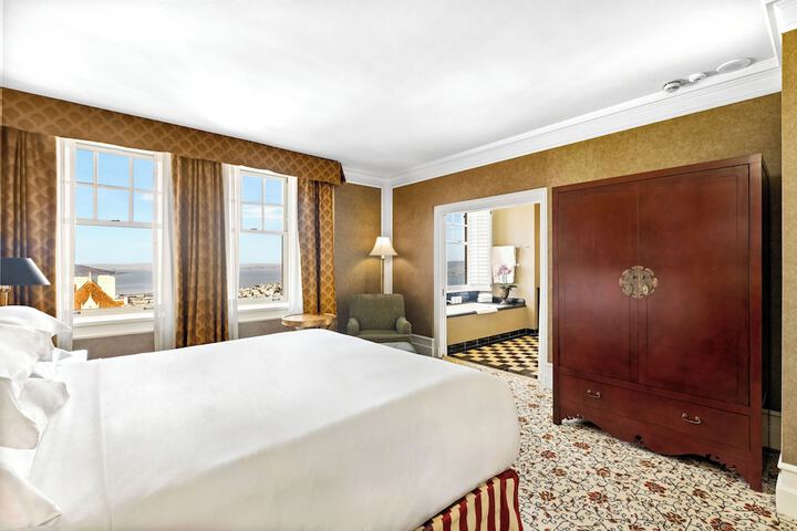 Room 46 of 207