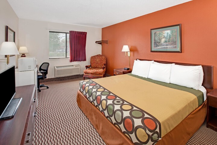 Room 12 of 18