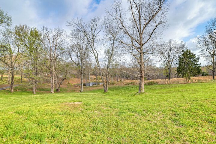 Serene Mcewen Cottage 2 Mi to Golf Course!
