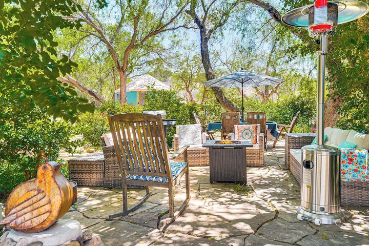Casa Paloma Studio: Artsy & Airy w / Hot Tub Access