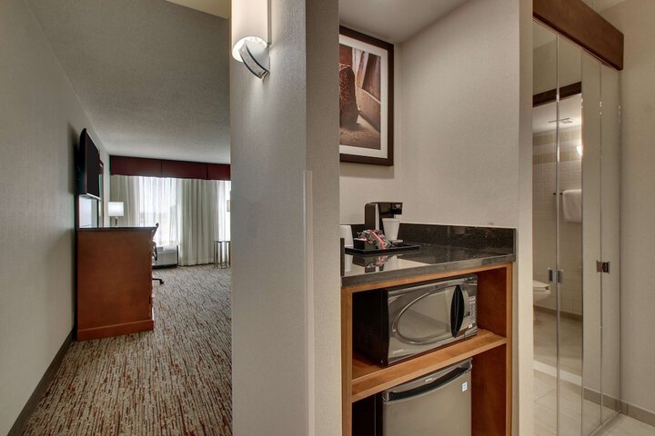 Room 28 of 62