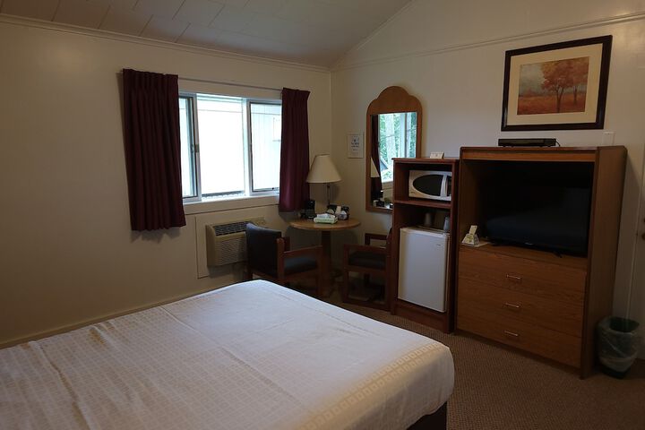 Hickory Grove Motor Inn