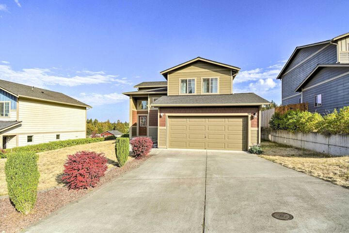 Pet-friendly Poulsbo Abode w / Mountain Views!