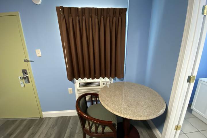 Room 90 of 95