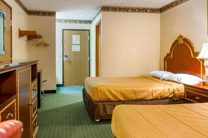 Room 13 of 27