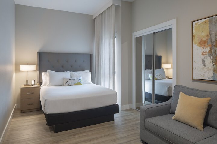 Art House Hotel and Suites