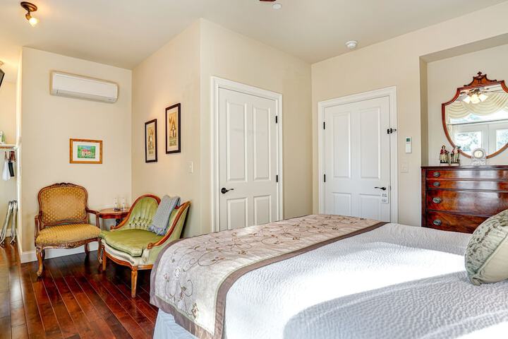 The River Belle Inn