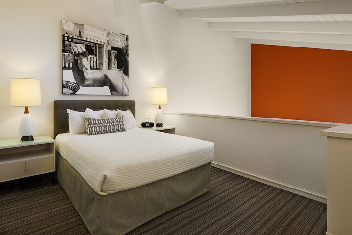Room 11 of 37