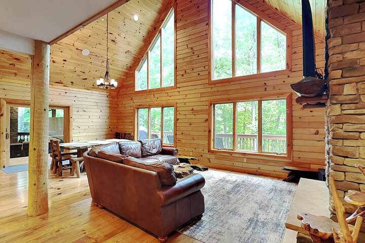 Maple Manor by Taylor Made Deep Creek