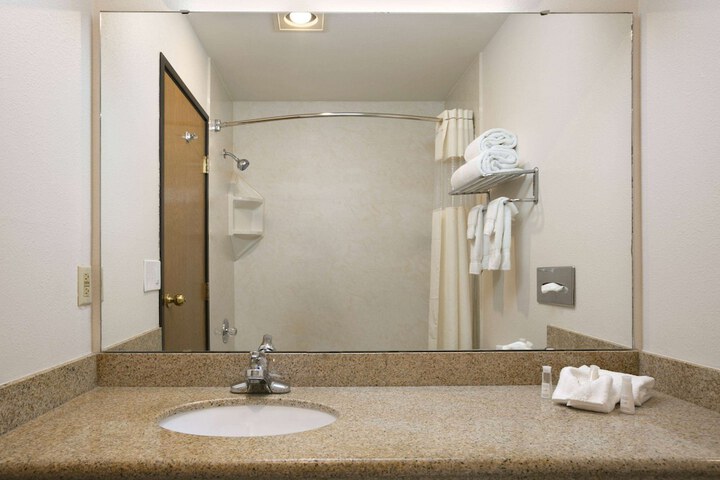 Baymont by Wyndham Seattle / Kirkland WA