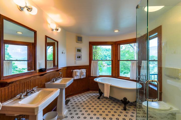 The Lodge on Lake Lure