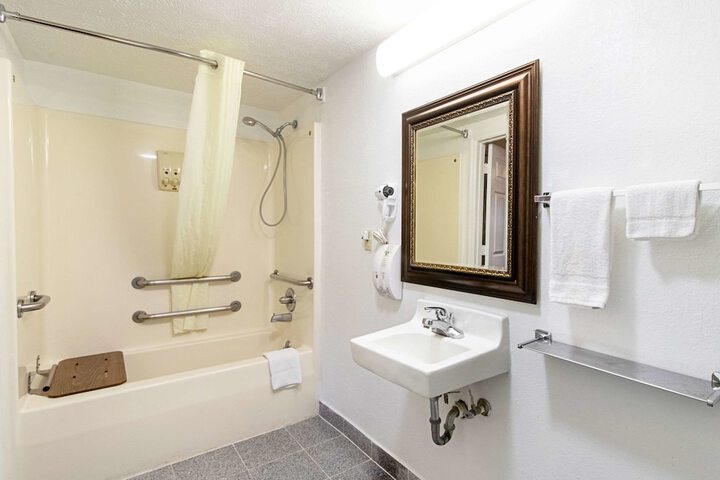 Room 8 of 30