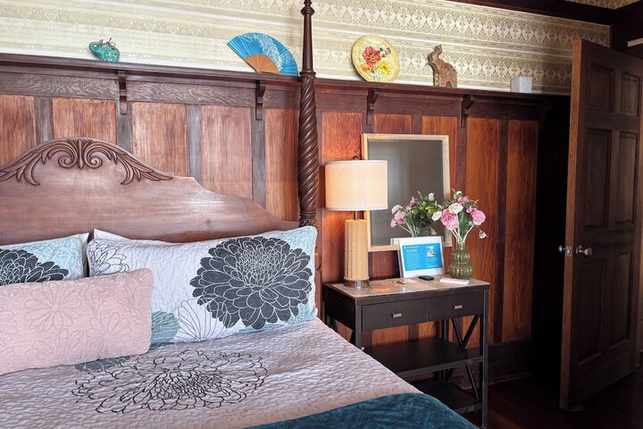Hilo Bay Oceanfront B & B