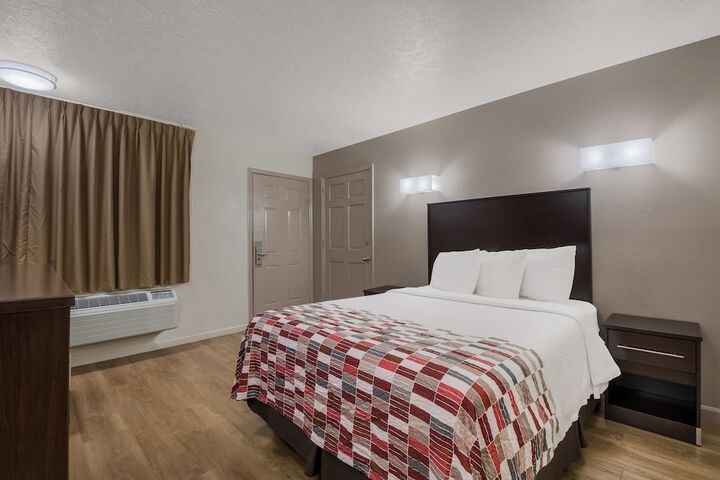 Room 17 of 33