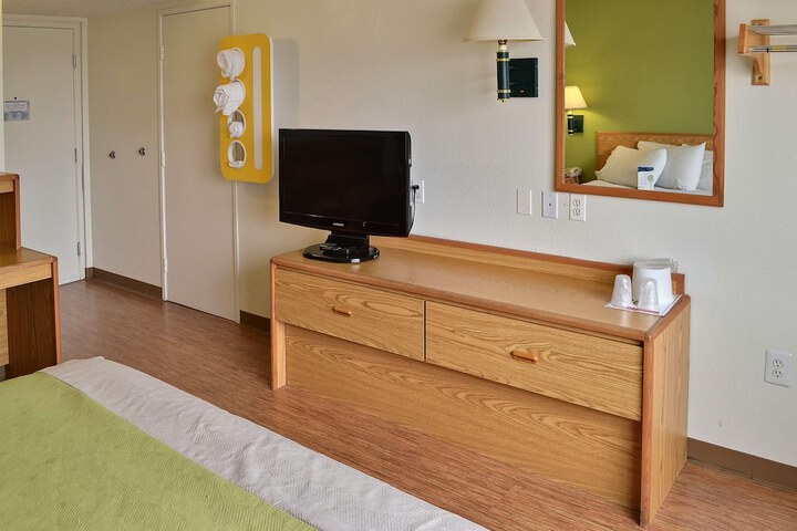 Room 25 of 40