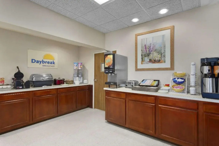 DAYS INN BY WYNDHAM CARROLLTON