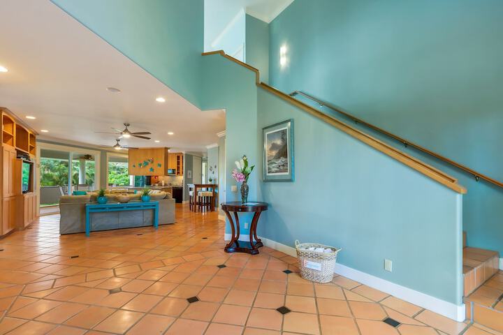 Hale Ohana Nui 5 Bedroom Home by RedAwning