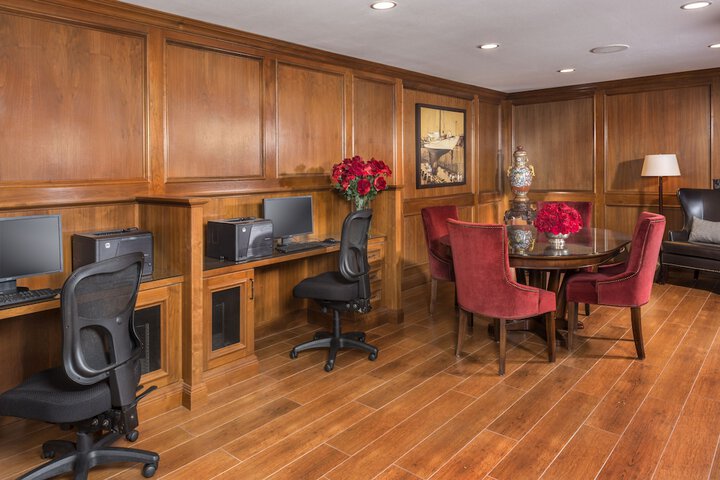 Business Center 74 of 77
