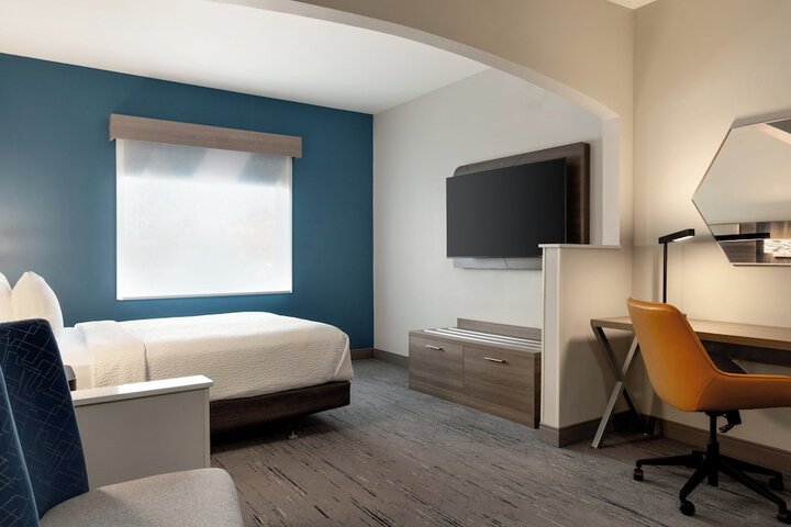 Holiday Inn Express Hotel & Suites Edmond by IHG