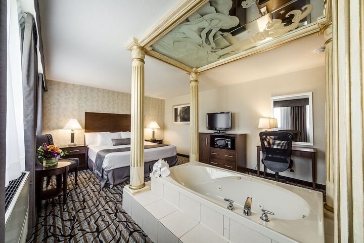Monte Carlo Inn Oakville Suites