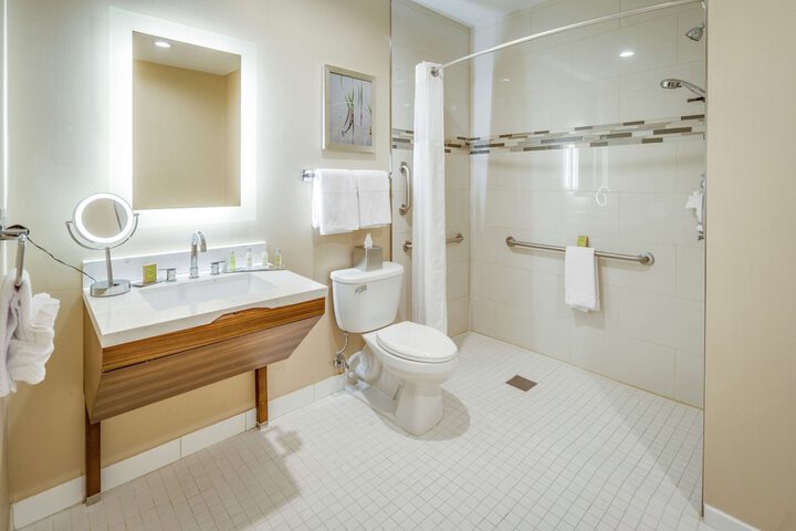 DoubleTree by Hilton Huntington