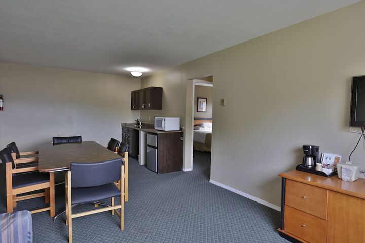 Room 11 of 25