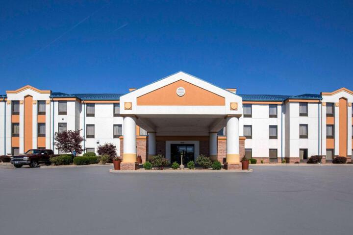 Quality Inn & Suites Arnold