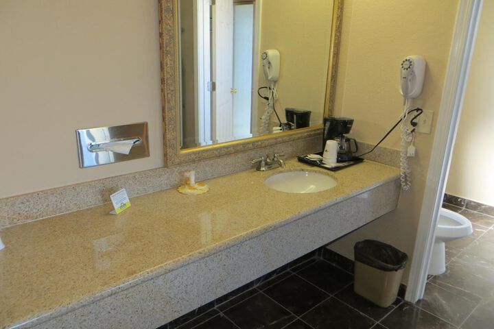 Room 21 of 46