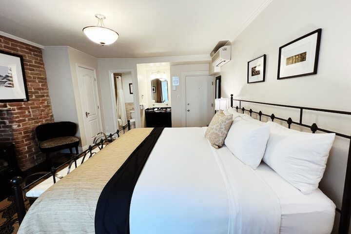 Room 52 of 124