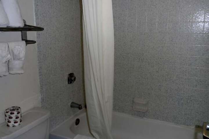Room 17 of 27
