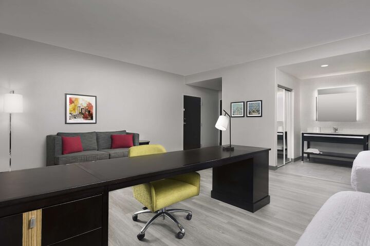 Room 8 of 34