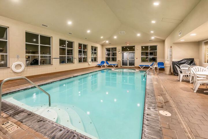 Pool 10 of 37