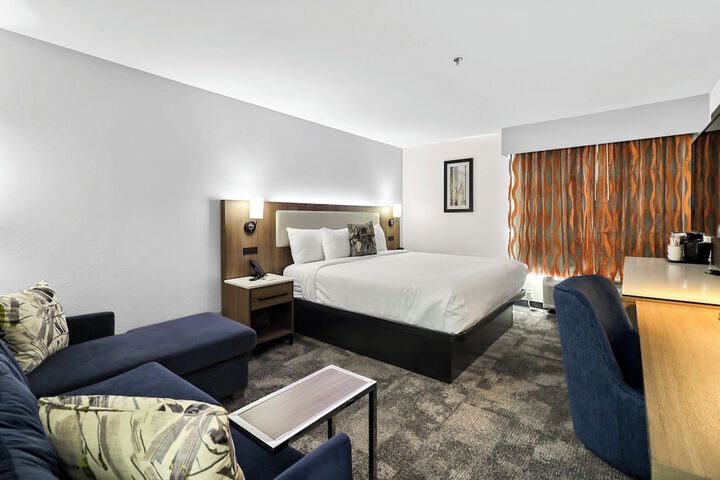 Room 52 of 77