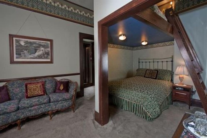 Room 32 of 48