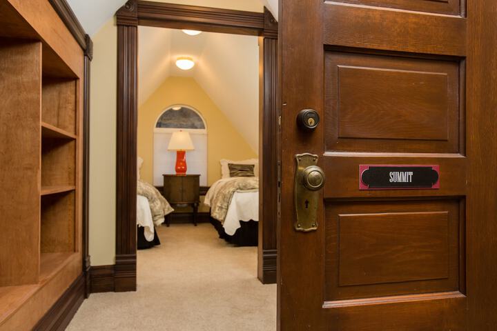 Room 25 of 49