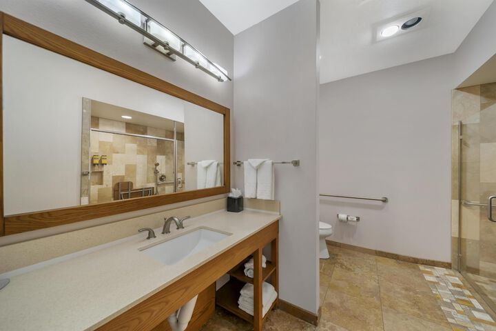 Best Western Plus Northwoods Inn