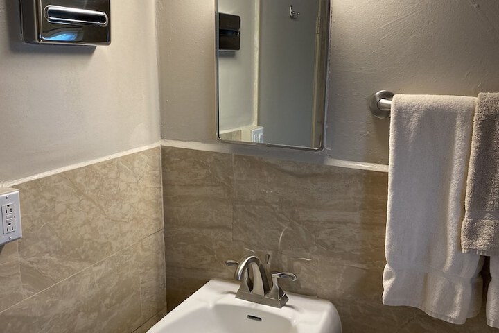 Room 32 of 35