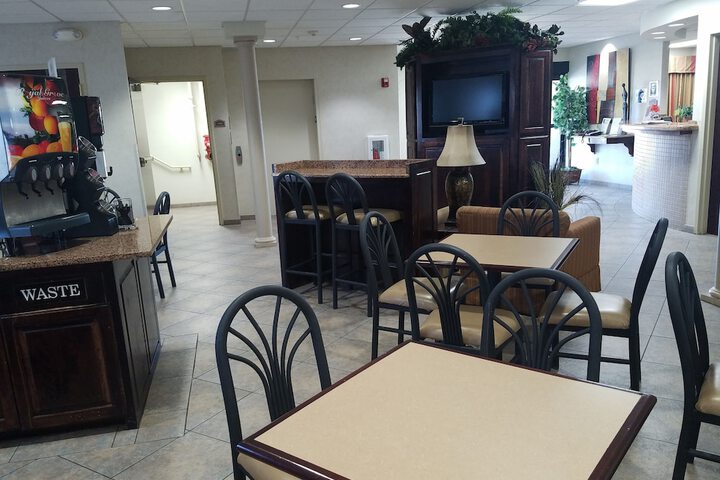 HomeTown Hotel Bryant