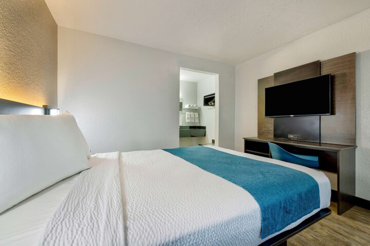 Room 14 of 25