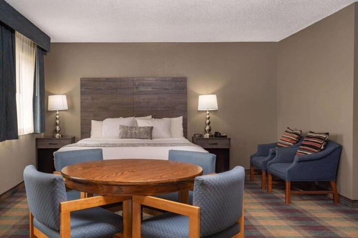 Baymont Inn Baldwin